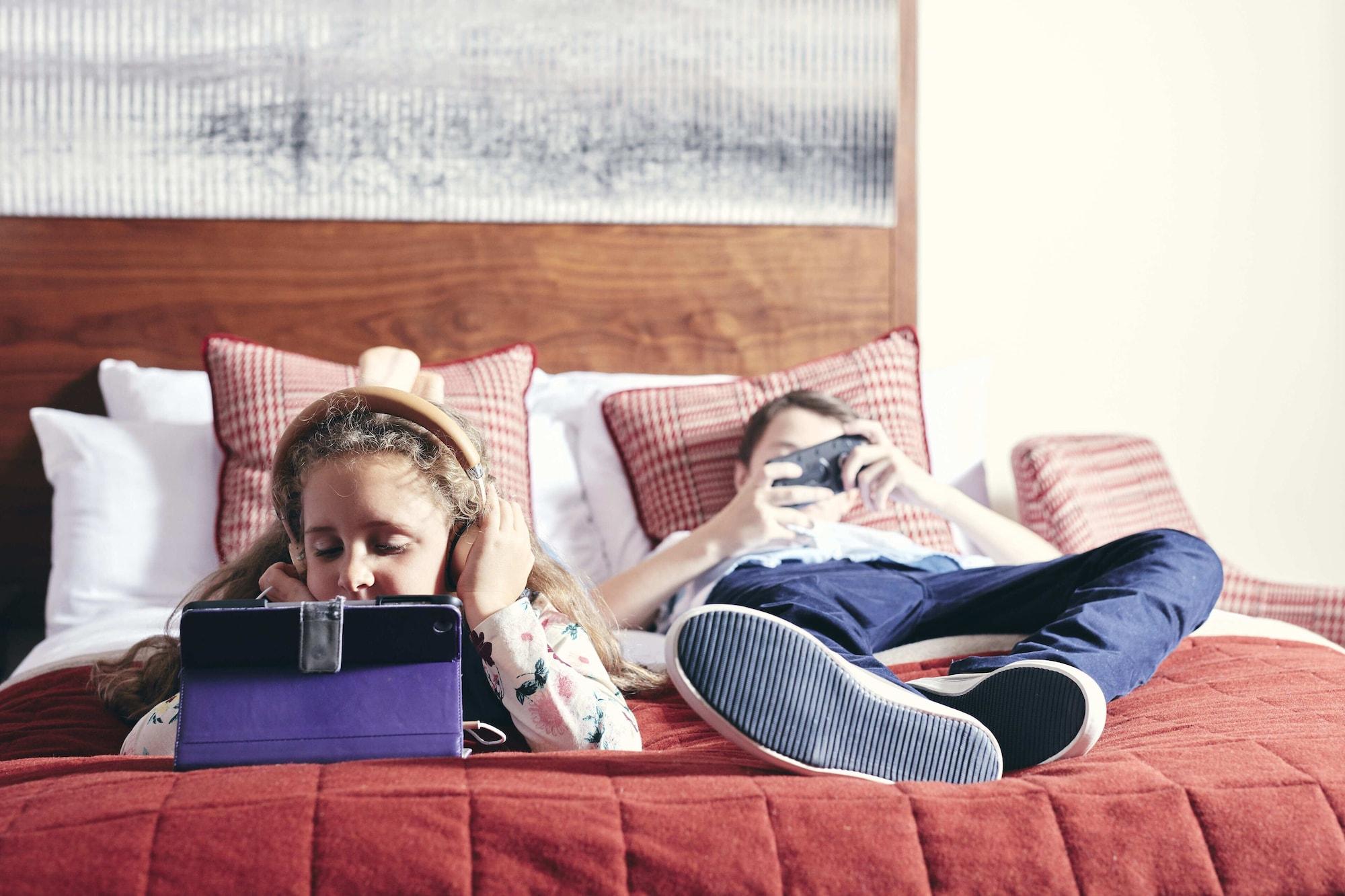 The Celtic Manor Resort Newport  Exterior foto Children using mobile devices